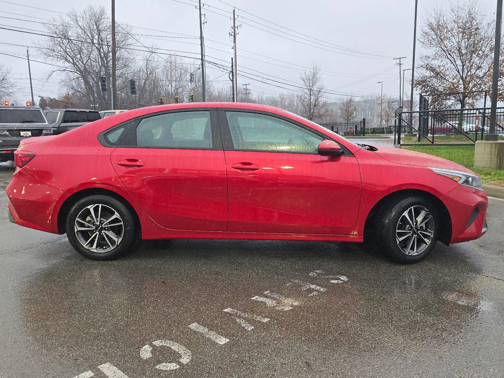2024 Kia Forte LXS photo 3