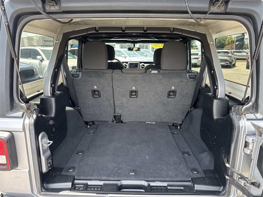 2020 Jeep Wrangler Unlimited Sahara photo 18