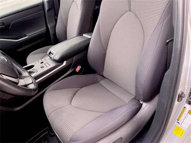 2024 Toyota Highlander LE photo 4
