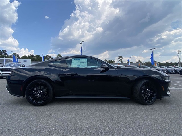 2025 Ford Mustang EcoBoost photo 8