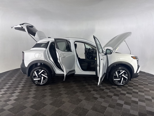 2026 Nissan Kicks SV photo 11