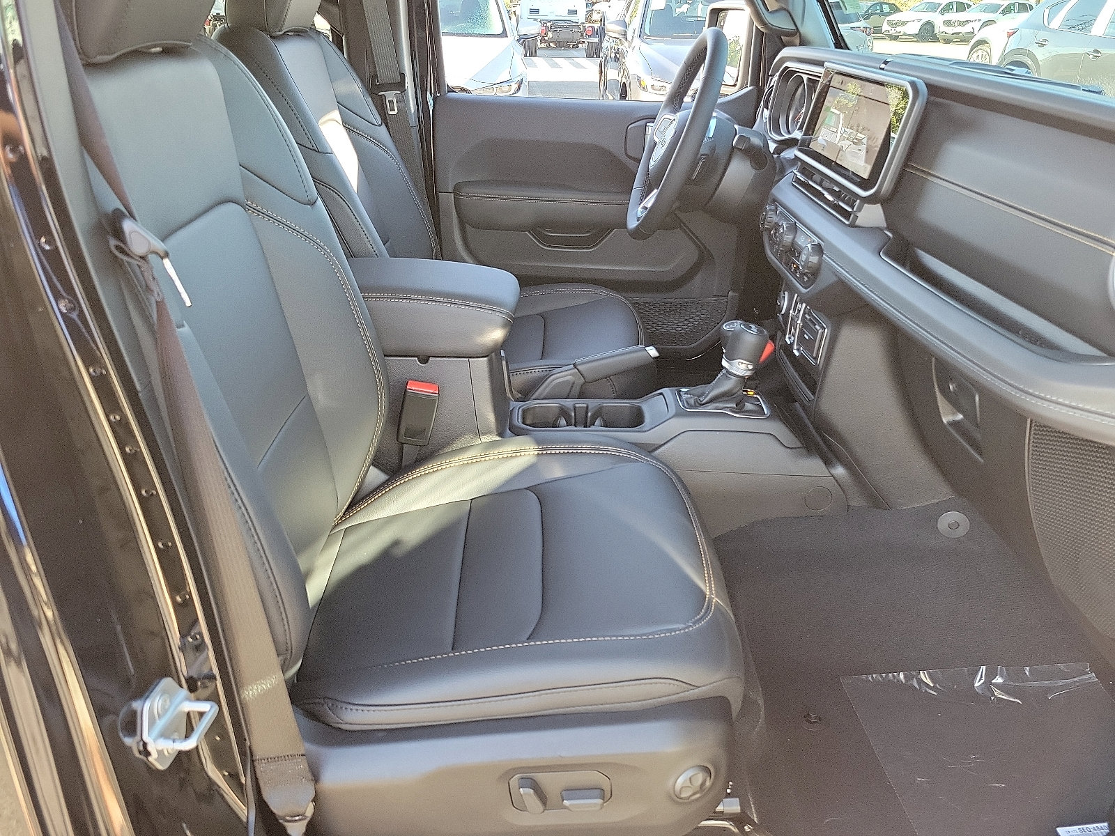 2025 Jeep Wrangler Sahara photo 14