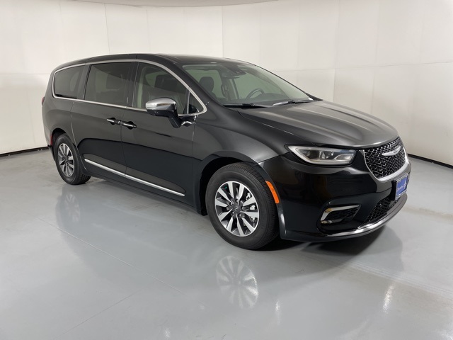 2022 Chrysler Pacifica Hybrid Limited photo 2