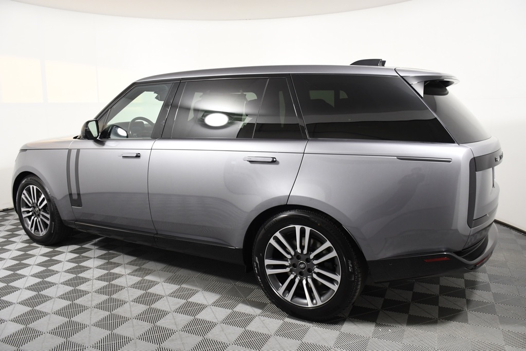 2025 Land Rover Range Rover Autobiography photo 3