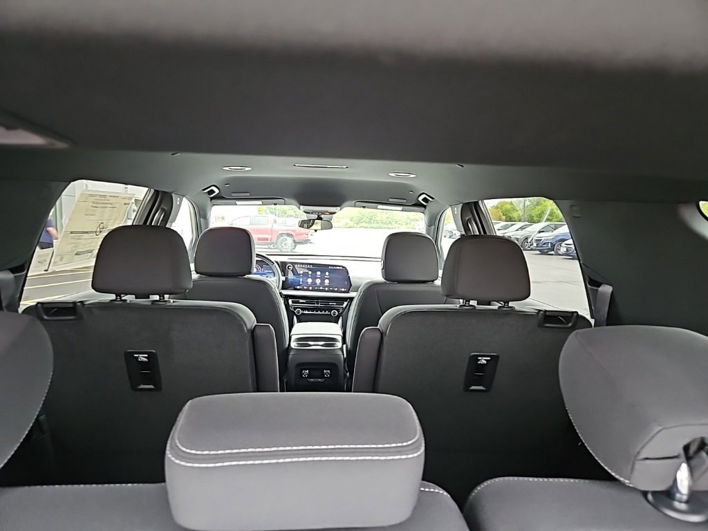 2025 Chevrolet Traverse photo 25