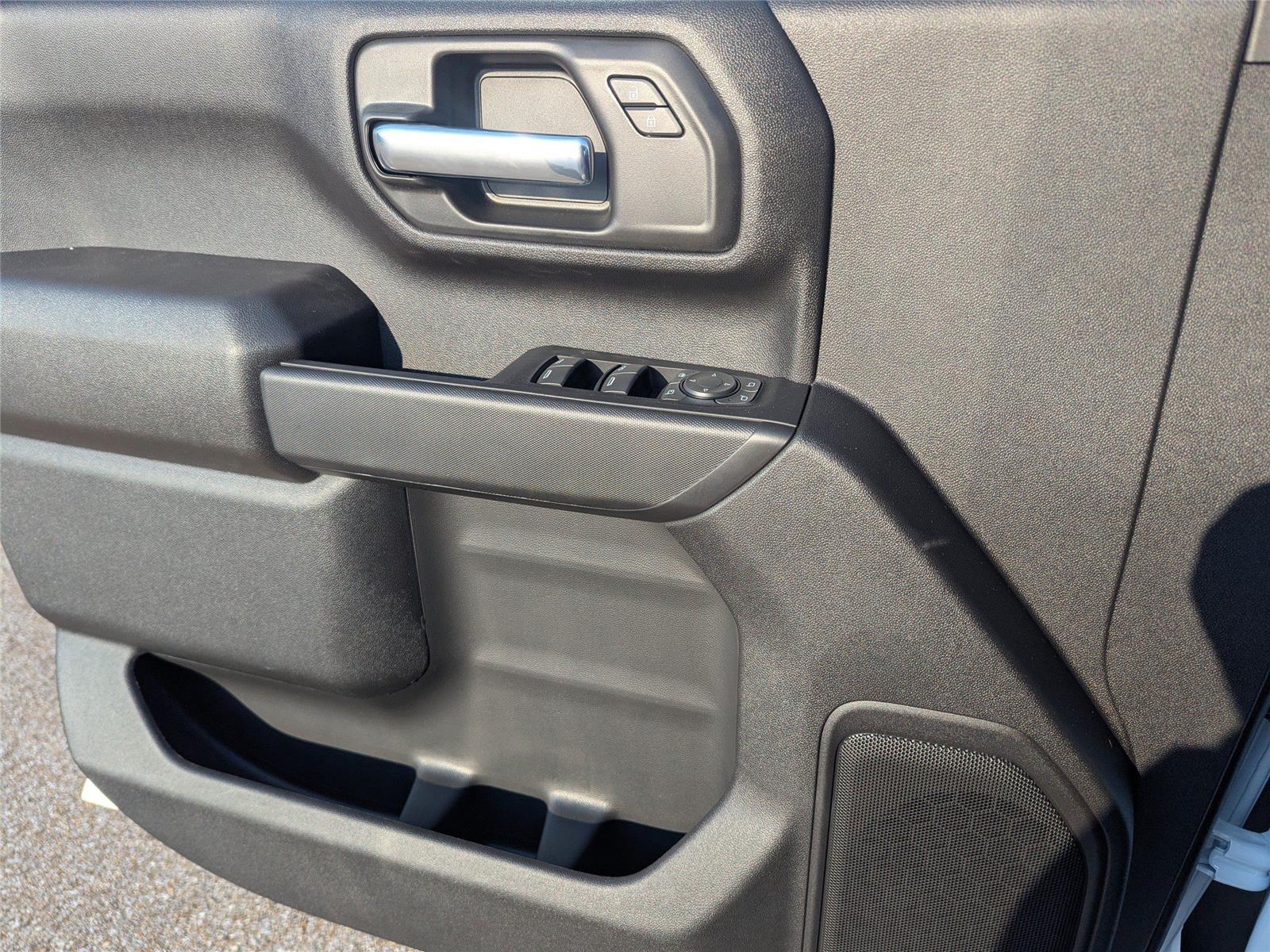 2025 Chevrolet Silverado 2500HD Custom photo 20