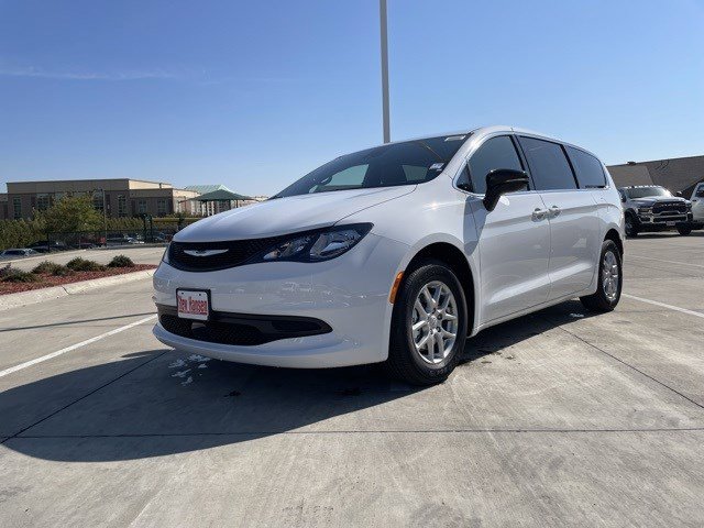 2026 Chrysler Voyager LX's photo