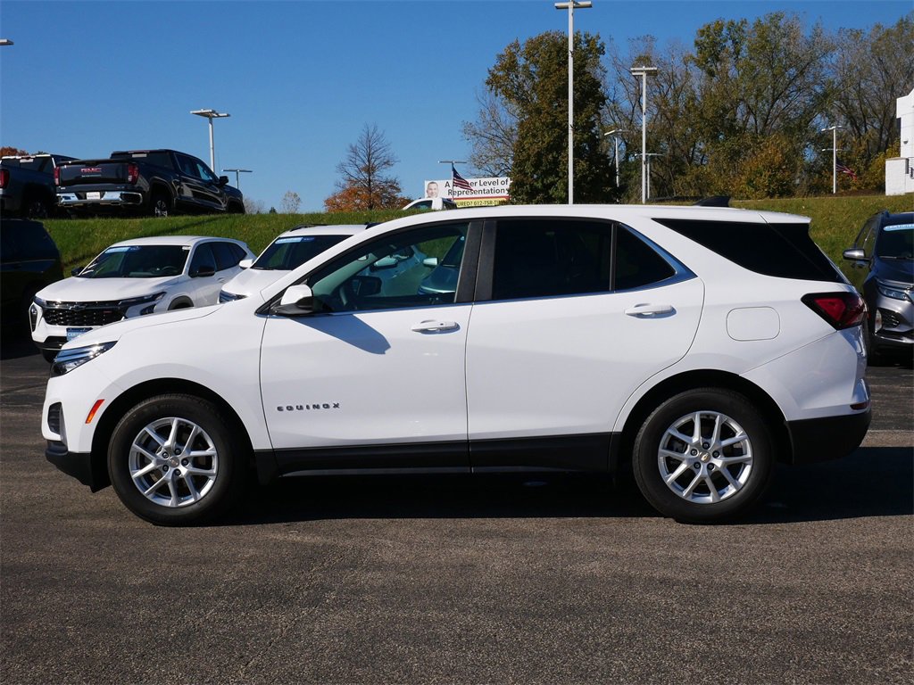 2023 Chevrolet Equinox LT photo 3