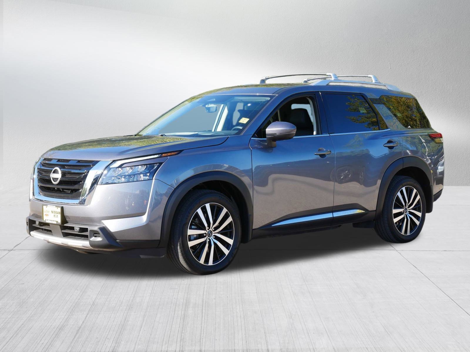 2025 Nissan Pathfinder Platinum photo 3