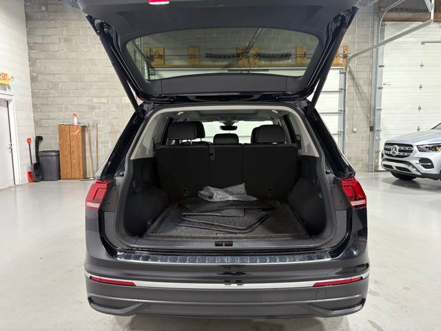 2022 Volkswagen Tiguan SE photo 13