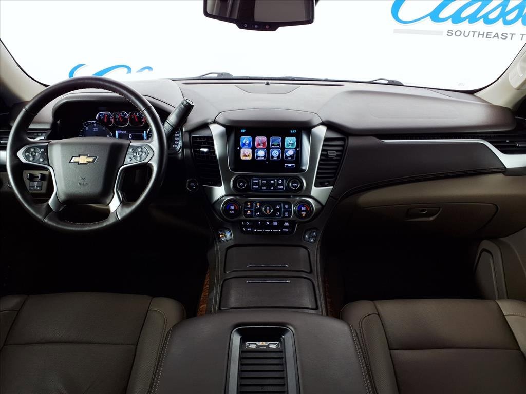 2017 Chevrolet Suburban Premier photo 3