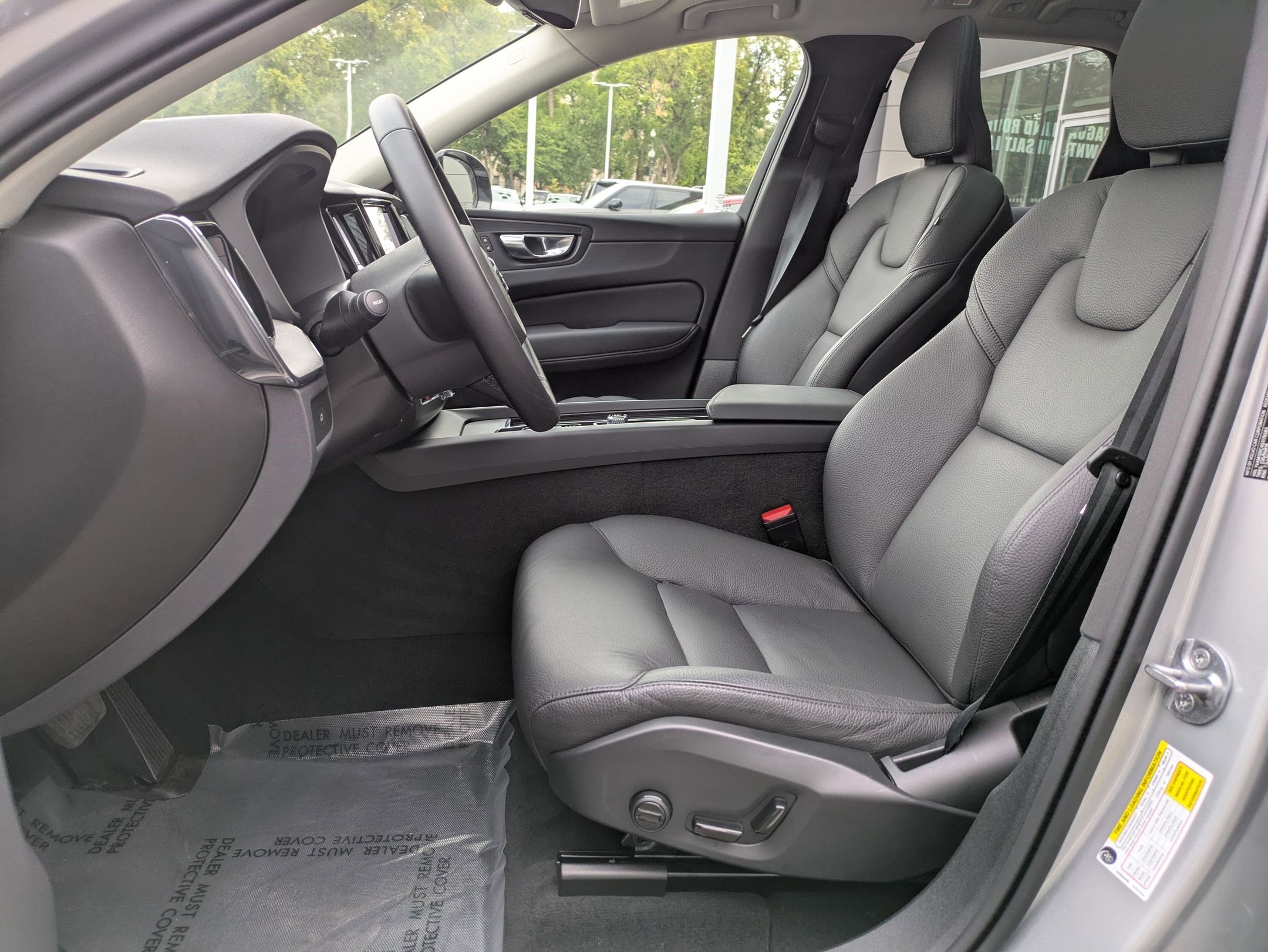 2025 Volvo XC60 Plus photo 24