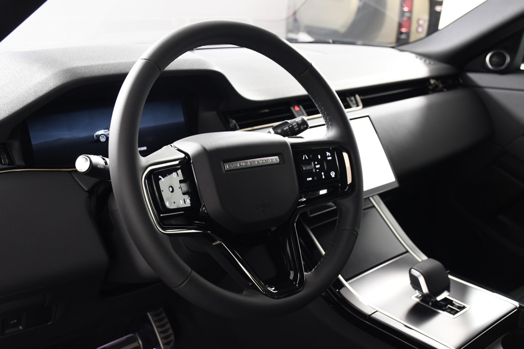 2026 Land Rover Range Rover Evoque Dynamic SE photo 13