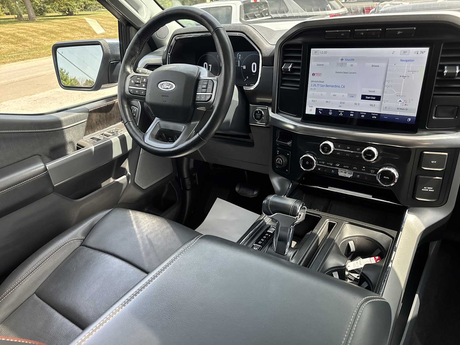2022 Ford F-150 Lariat photo 29