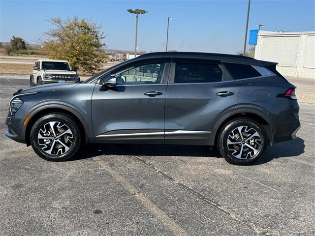 2025 Kia Sportage Hybrid EX photo 2