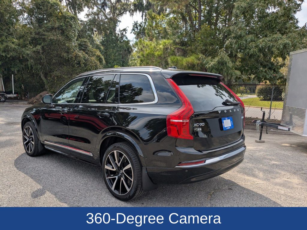 2023 Volvo XC90 Plus photo 2