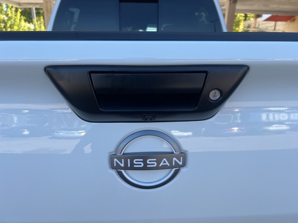 2024 Nissan Titan Crew Cab photo 25
