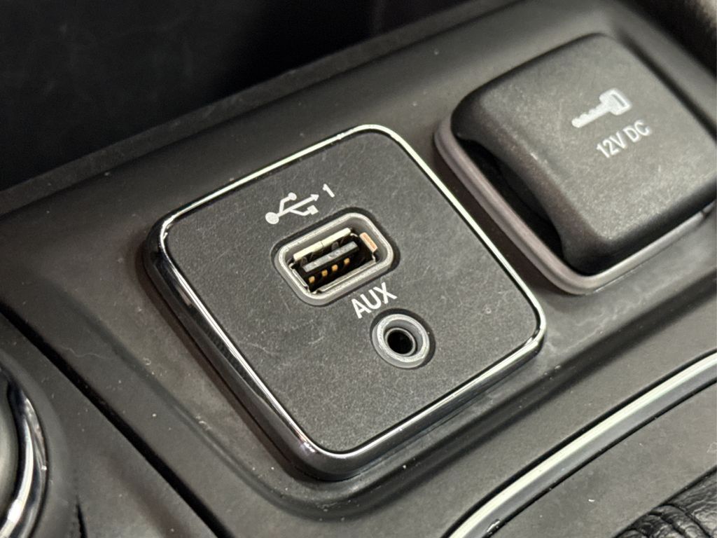 2021 Jeep Cherokee Latitude Lux photo 30