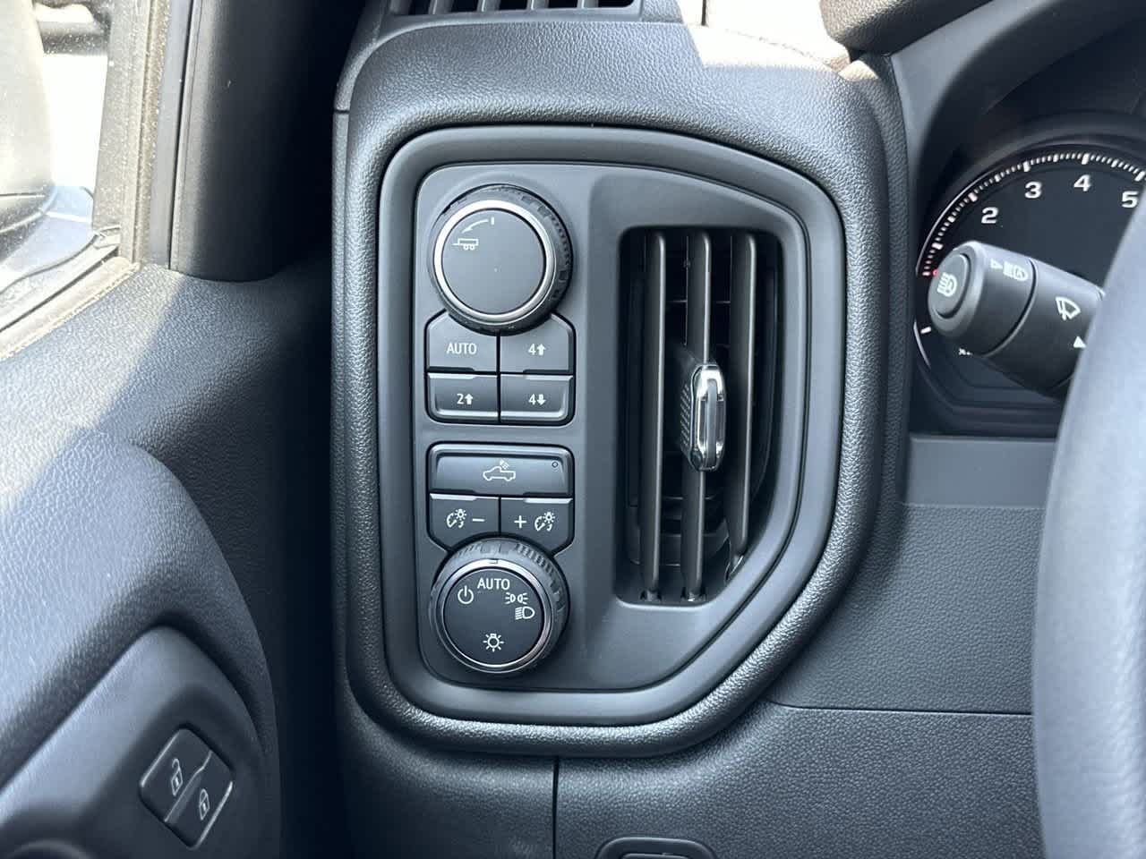 2026 Chevrolet Silverado 1500 Custom Trail Boss photo 19