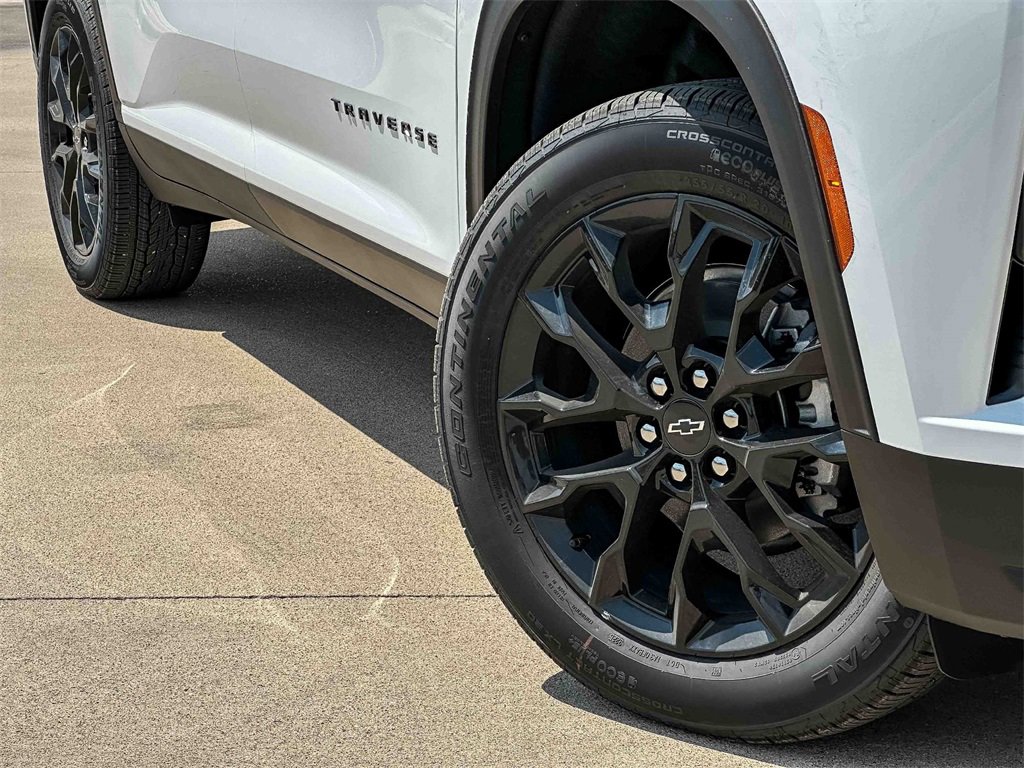 2026 Chevrolet Traverse photo 2