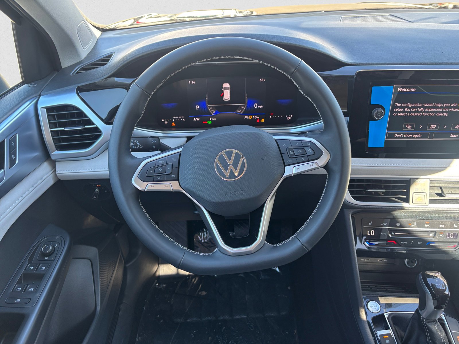2025 Volkswagen Taos SE photo 12