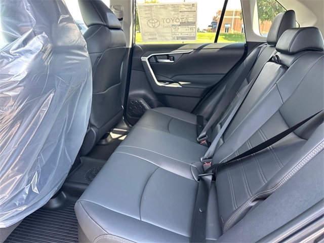 2025 Toyota RAV4 Hybrid XLE Premium photo 5