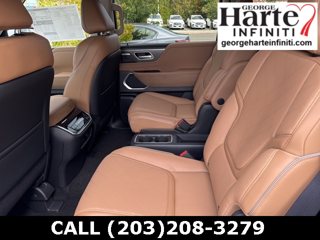 2026 Infiniti QX80 Luxe photo 12
