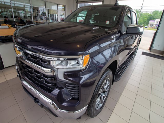 2022 Chevrolet Silverado 1500 LT photo 2