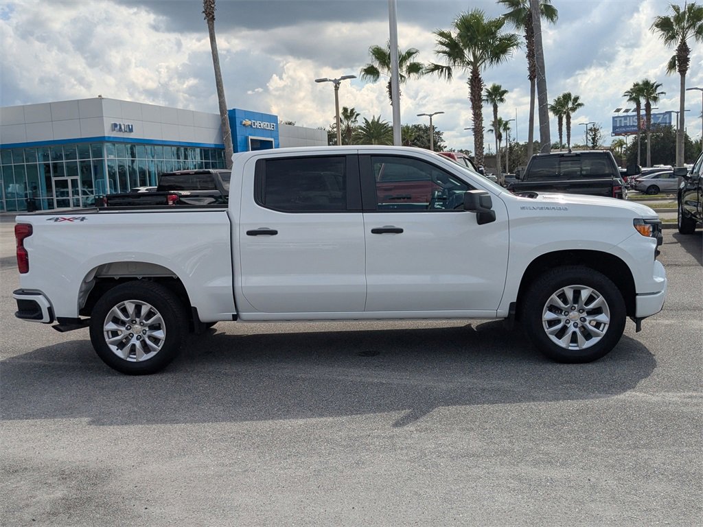 2024 Chevrolet Silverado 1500 Custom photo 2