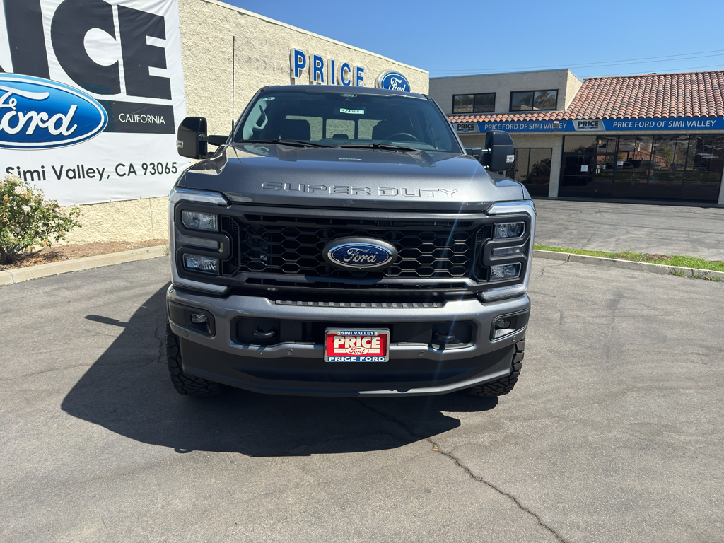 2024 Ford F-250 Lariat photo 2
