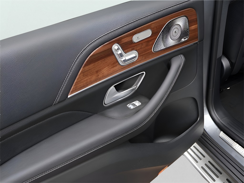 2025 Mercedes Benz GLS 580 4MATIC photo 22