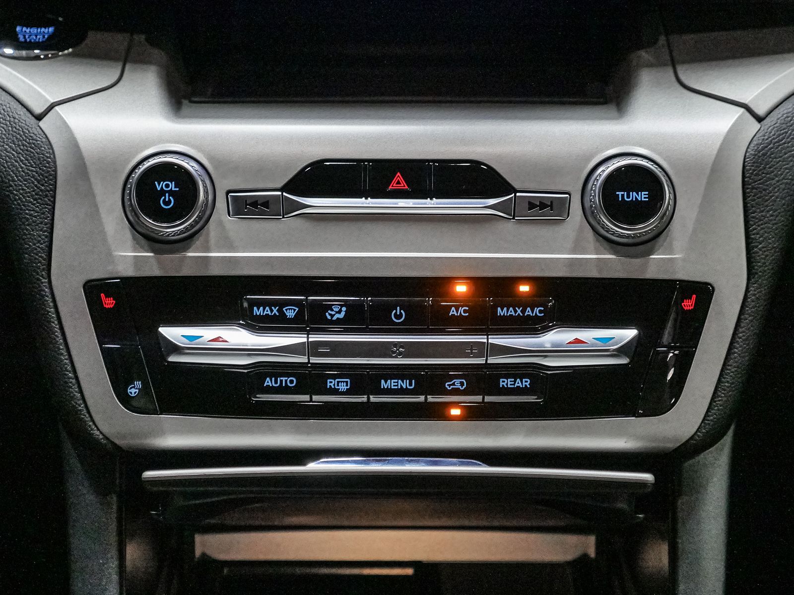 2023 Ford Explorer XLT photo 25