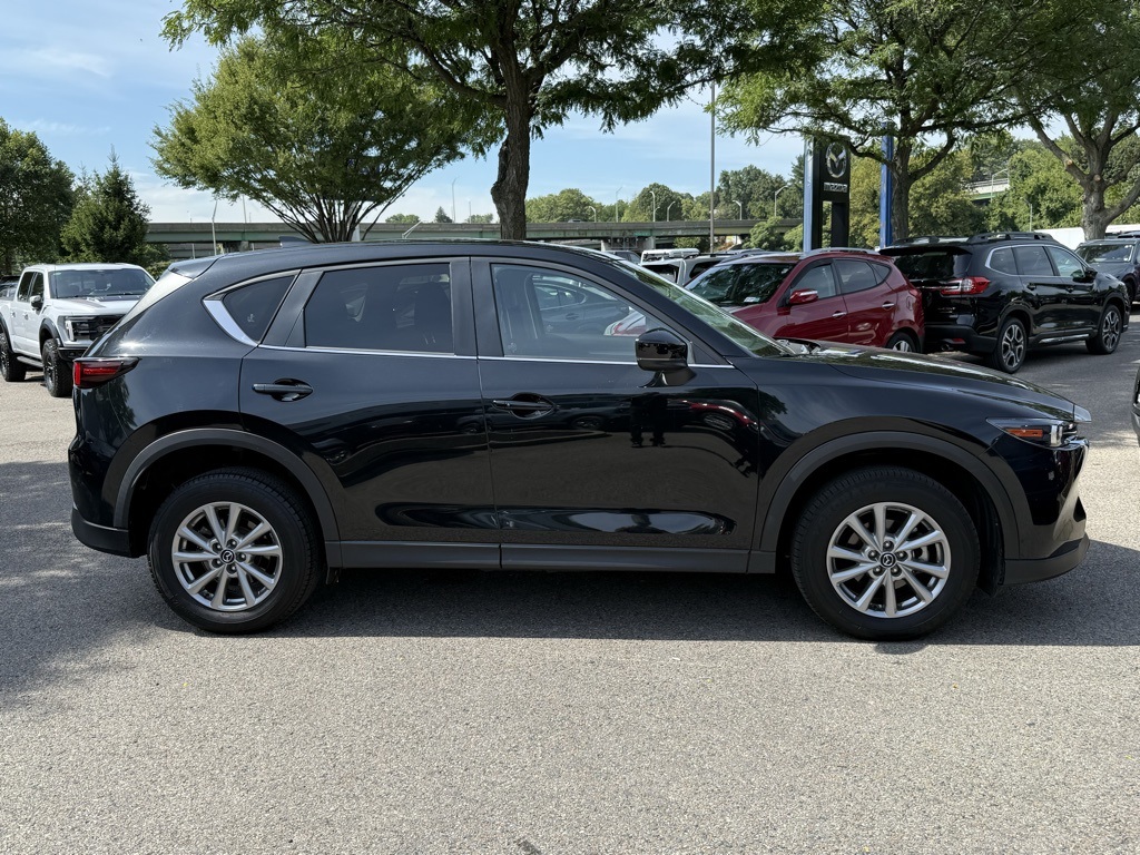 2022 Mazda CX-5 2.5 S Preferred photo 2