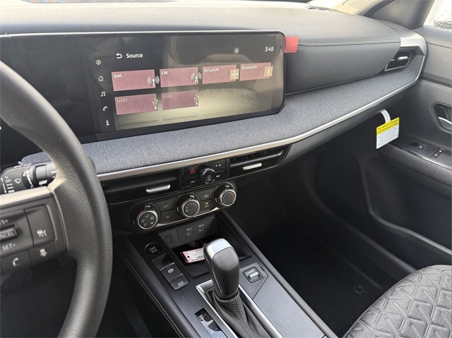 2025 Nissan Kicks SV photo 16