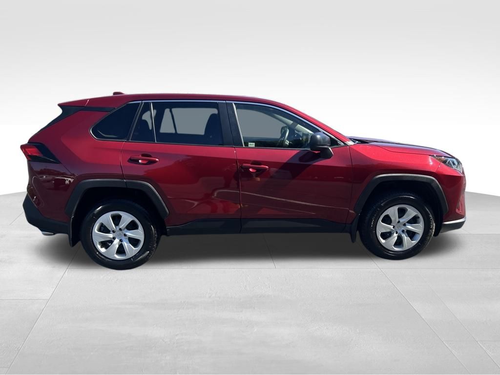 2022 Toyota RAV4 LE photo 6