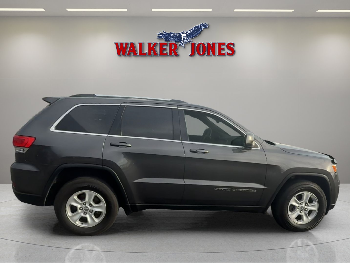 2017 Jeep Grand Cherokee Laredo photo 2