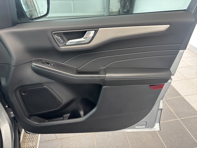 2022 Ford Escape SEL photo 9