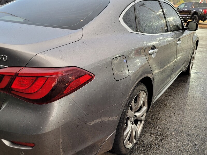 2018 Infiniti Q70 Luxe photo 9