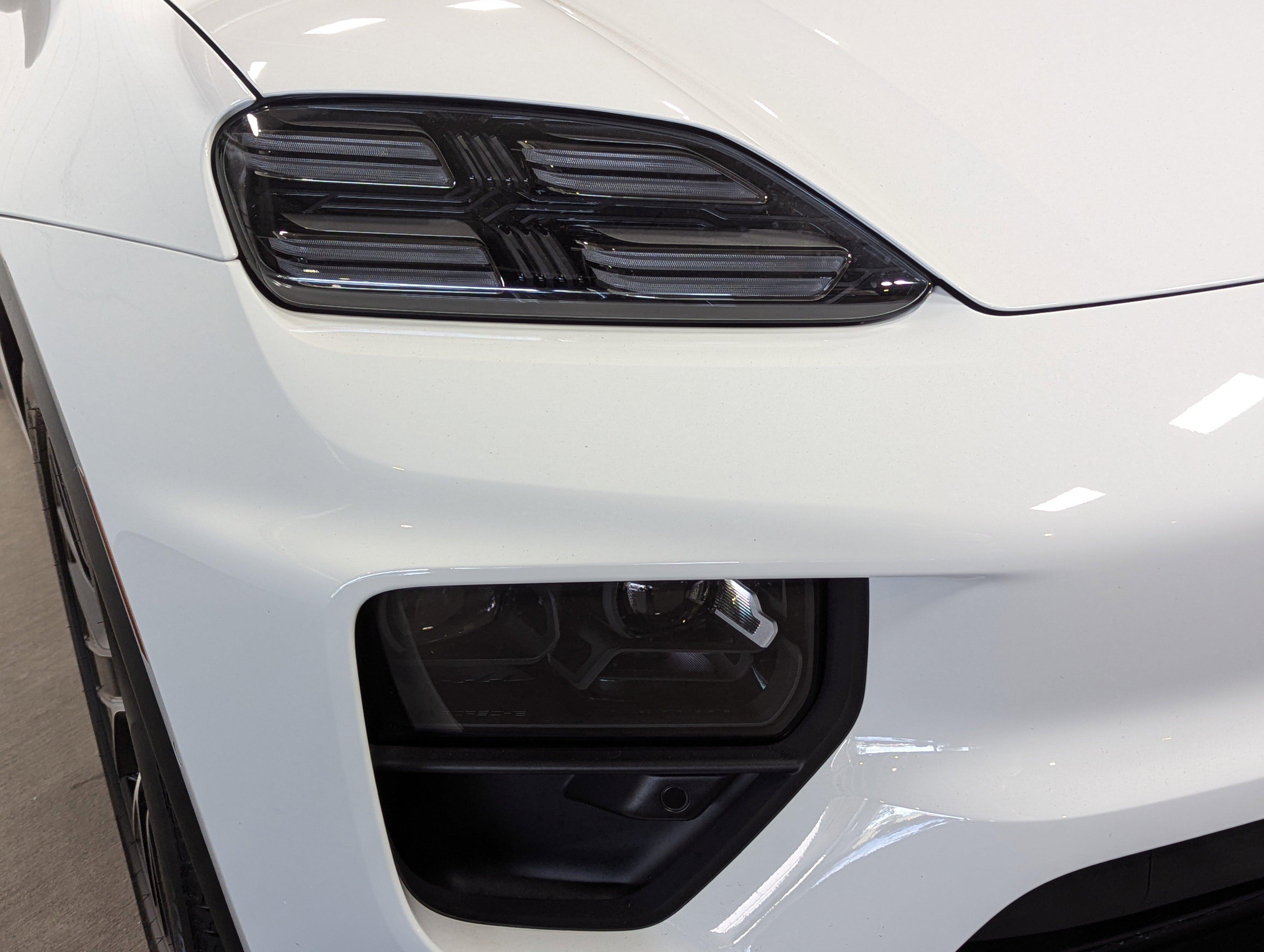 2025 Porsche Macan Electric 4 photo 3