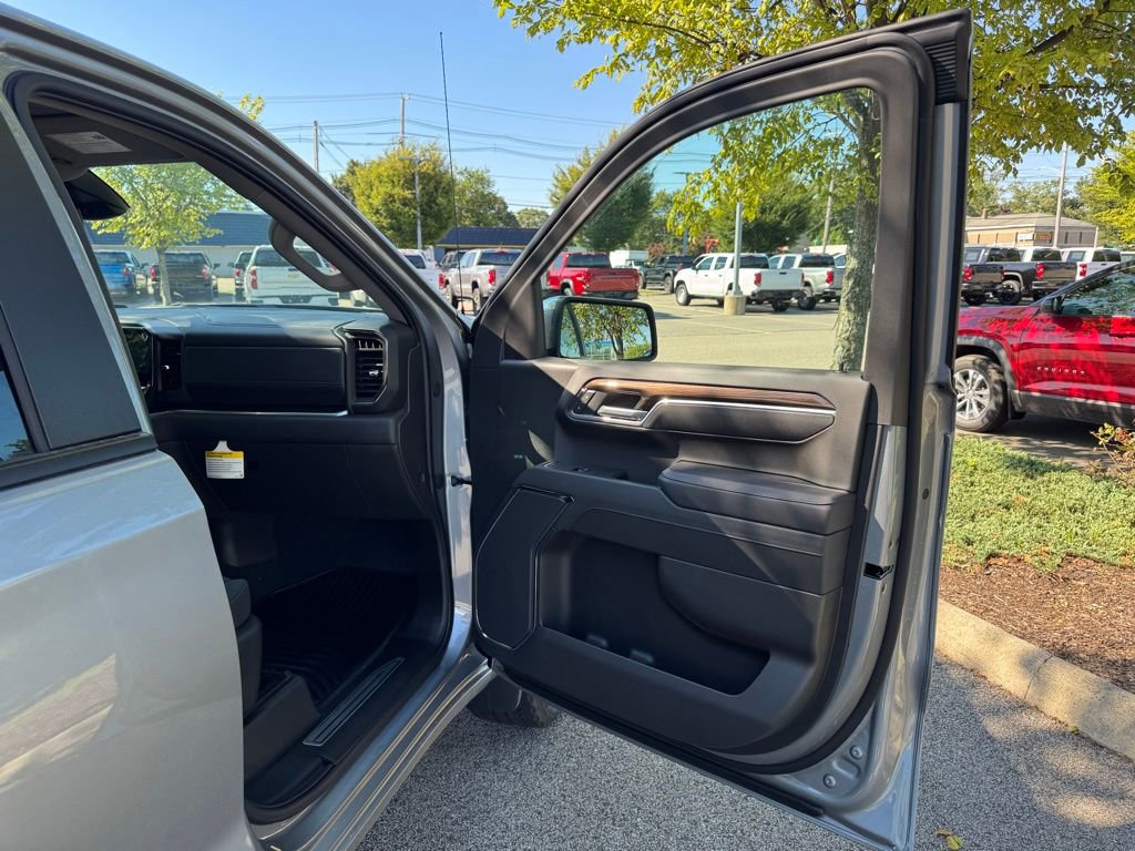 2025 Chevrolet Silverado 1500 LT photo 22