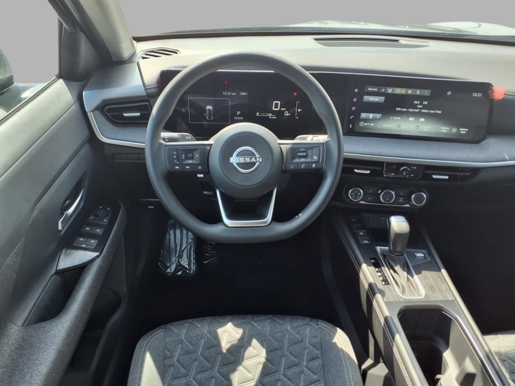 2025 Nissan Kicks SV photo 4