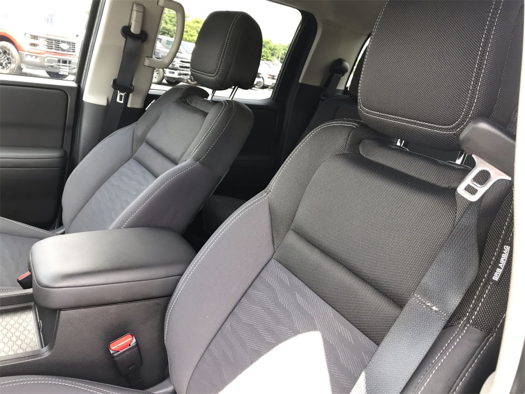 2024 Nissan Frontier SV photo 11