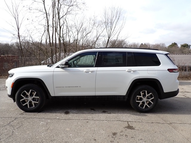 2025 Jeep Grand Cherokee Limited photo 2