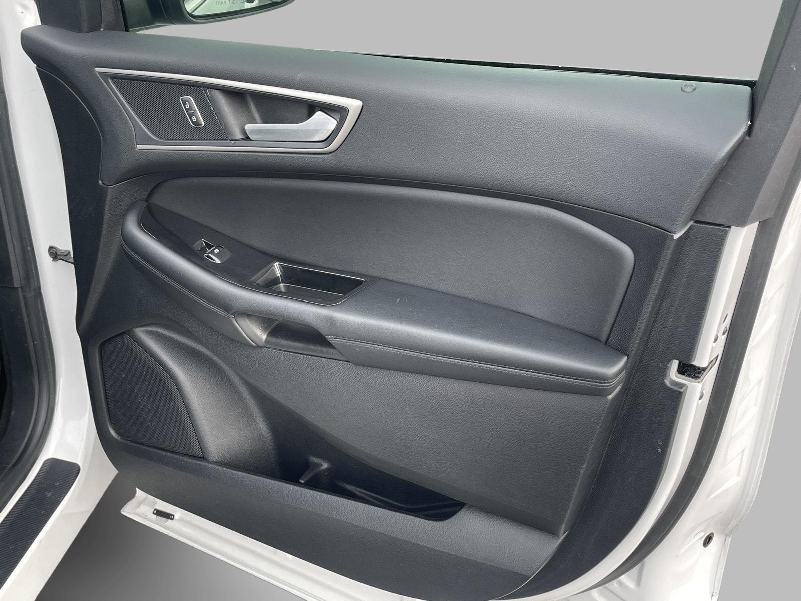 2019 Ford Edge SEL photo 14