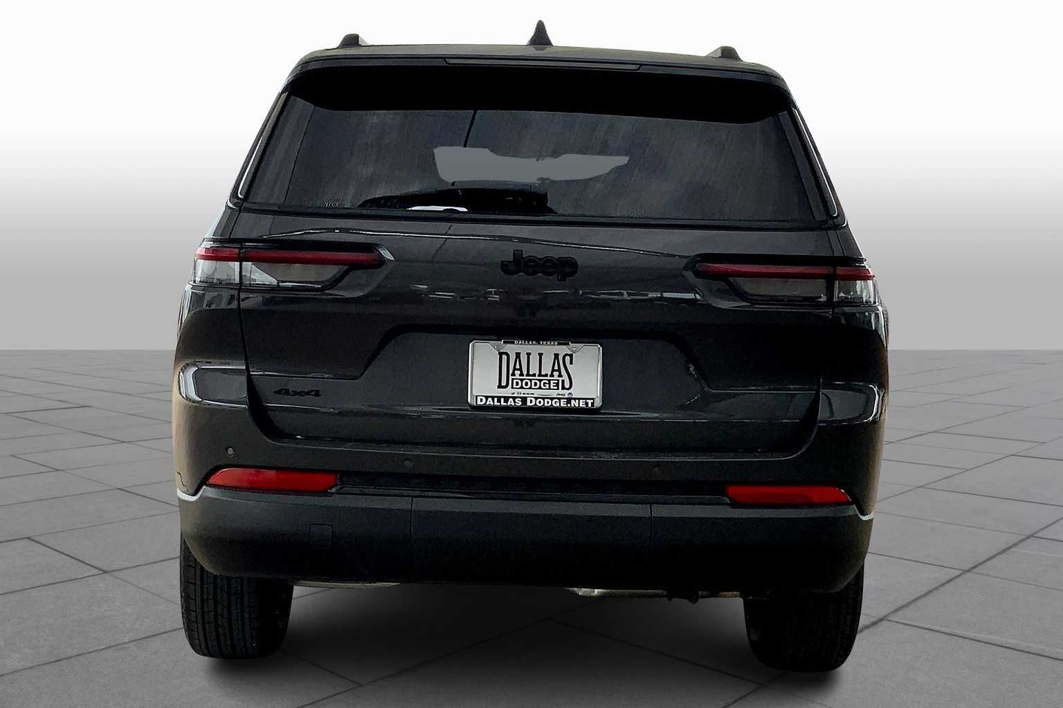 2025 Jeep Grand Cherokee Laredo X Altitude photo 3