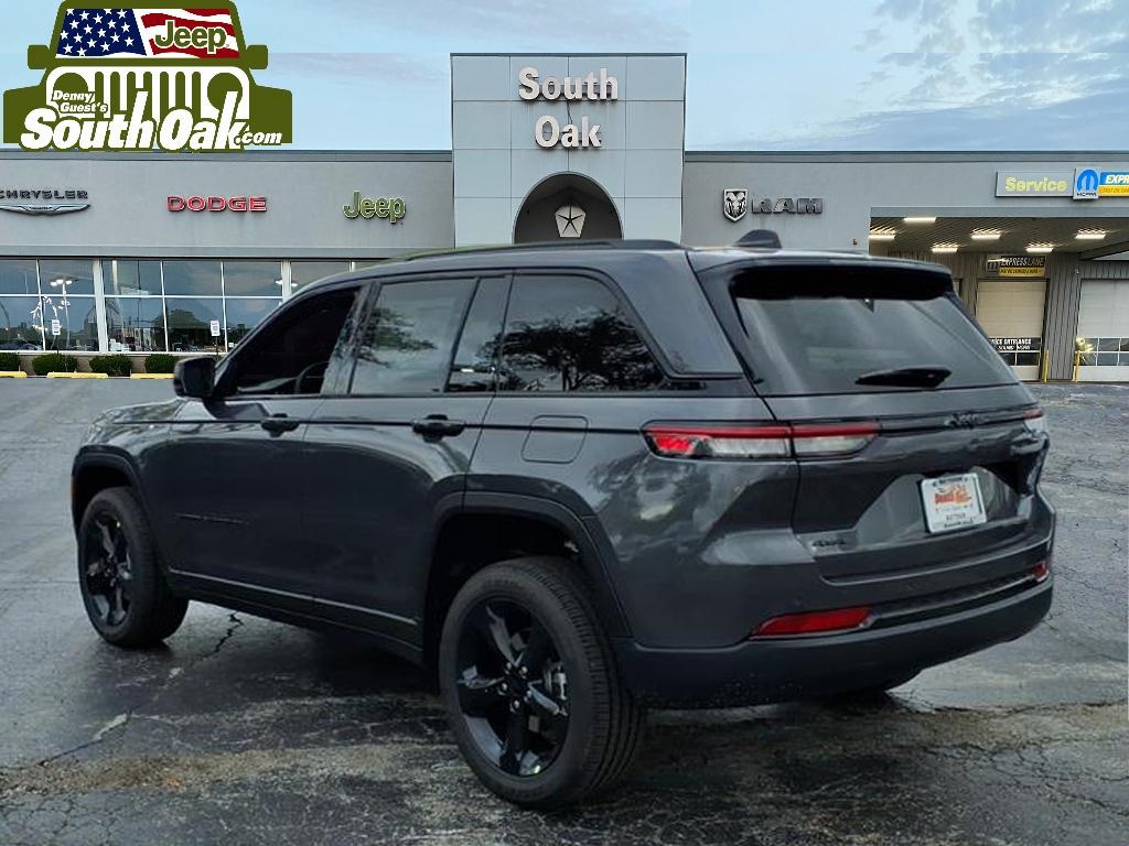 2025 Jeep Grand Cherokee Altitude X photo 2