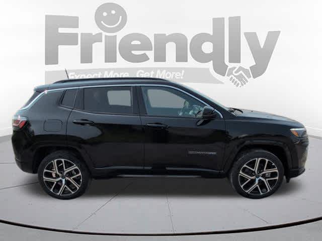 2025 Jeep Compass Limited photo 4