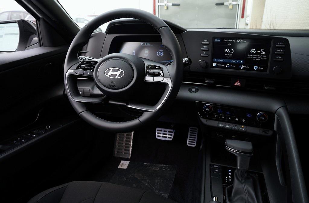 2025 Hyundai Elantra SEL Sport photo 11