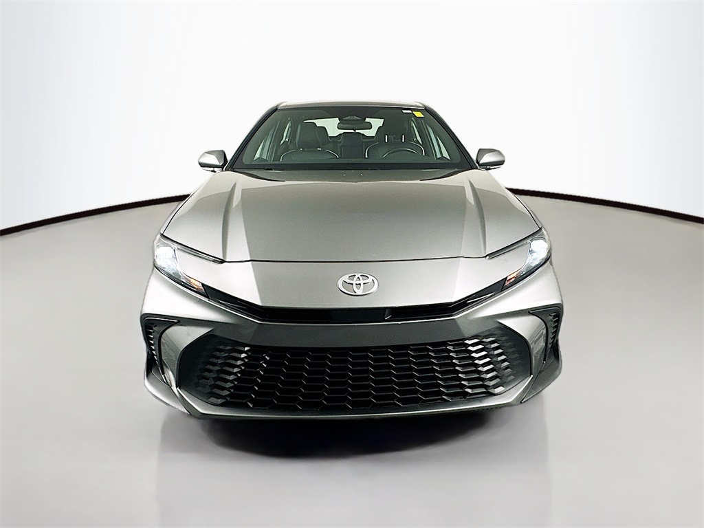 2025 Toyota Camry SE photo 3