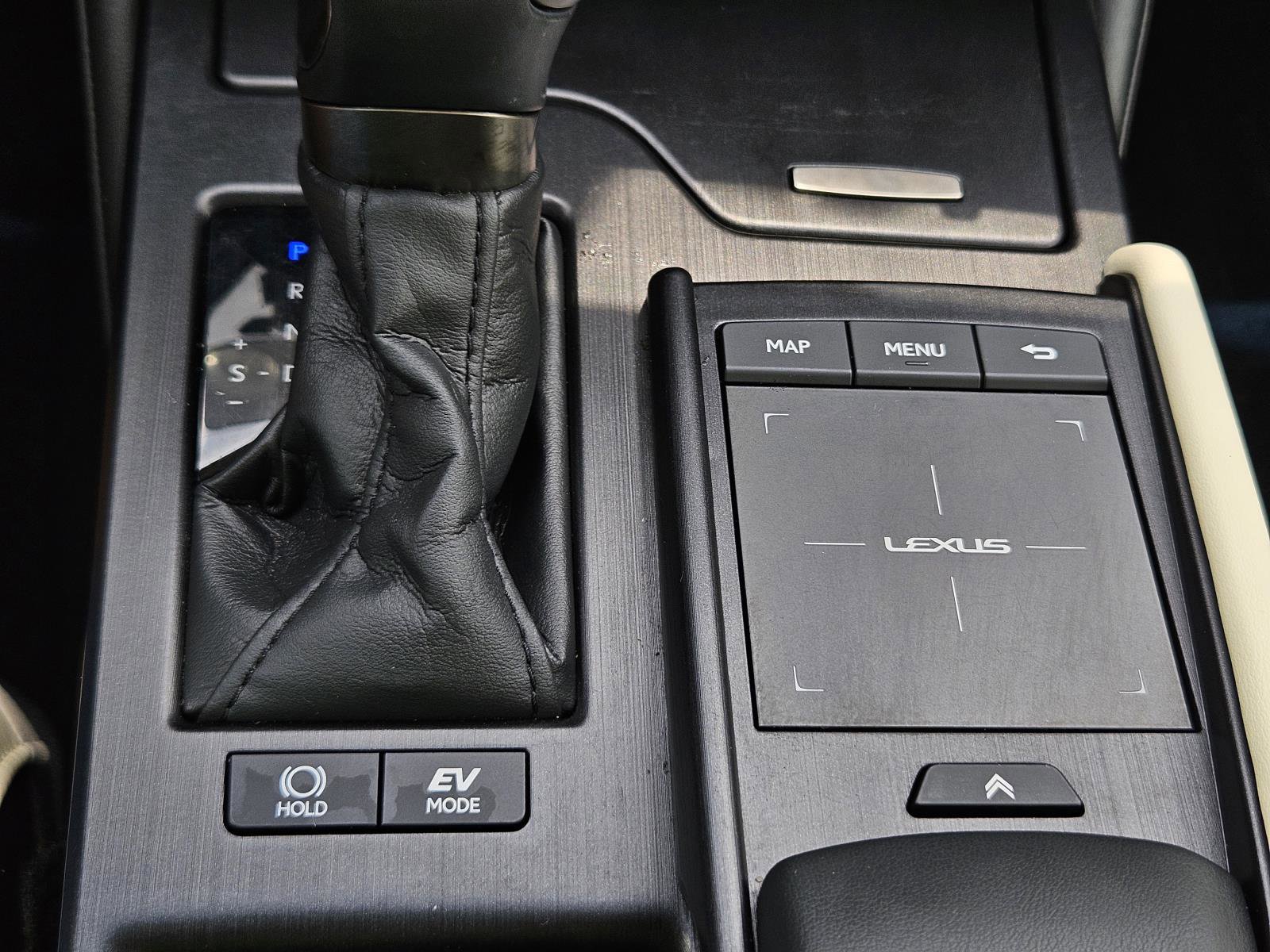2022 Lexus ES 300h photo 24